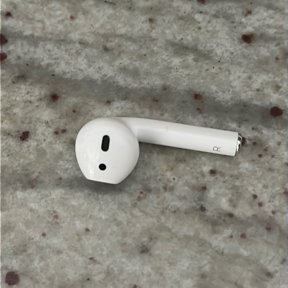 Apple AirPods with Charger 2nd Generation - Picture 3 of 8